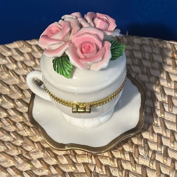 Vintage Tea Cup & Saucer Trinket Box w/ Pink Roses Butterfly & Rabbit on Inside - Picture 5 of 6
